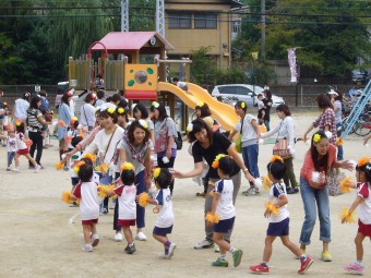 これはお母さんとのフォークダンス