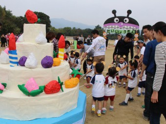 巨大ケーキも登場しました！