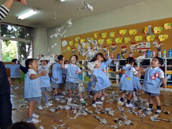 大喜び～新聞あそび～