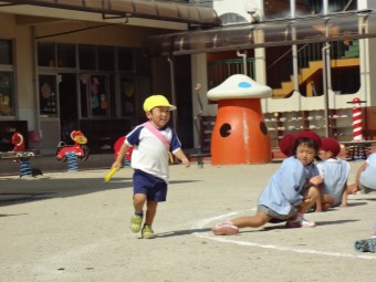 ２才児さんもリレーをしたよ！