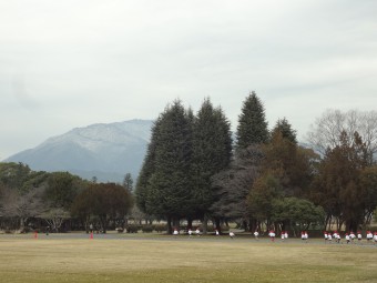 とっても広い公園の中を走ります