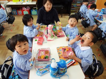 初給食いただきま～す！