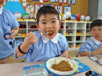 カレーの出来上り！いただきま～す！