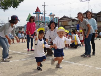 ２歳児さんもリレーをしたよ！