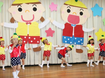 ２才児さんのかわいいお遊戯です