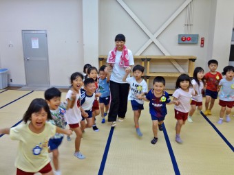 雨なので室内でキャンプファイヤー