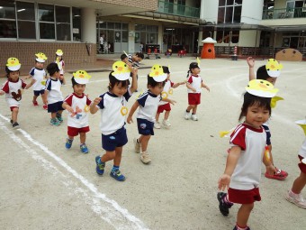 ２才児さんはひよこの競争です