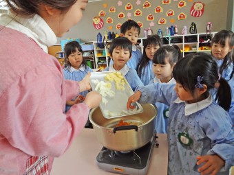 野菜を切って、お鍋に入れたら…