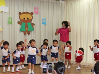 ２才児さんも出たよ！お遊戯です。