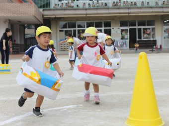 ２才児さんは新幹線の競争です！