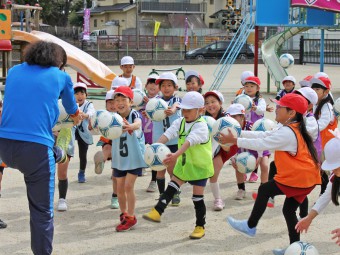 ボールと遊ぶところから始めて…