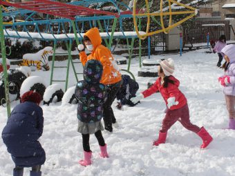 とりあえず「雪合戦」！