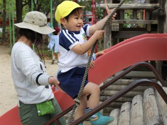 ２歳児さん上手に登ってる！