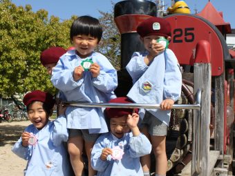 久しぶりの幼稚園で楽しそう、進級児さん