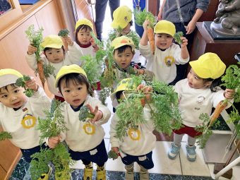 園の畑で採れたニンジンも入れたよ