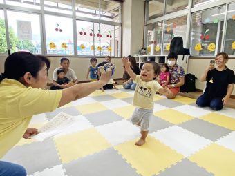 お母さんと一緒にあそびます！