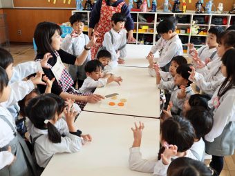 まずは包丁の使い方を教えてもらい…