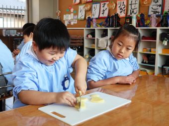 いざ調理開始～！トントン！