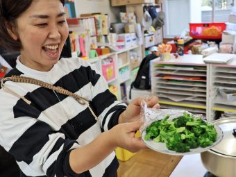 園の畑で採れたブロッコリーも付け合わせで