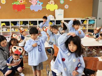 続いてお歌も教えてくれてます