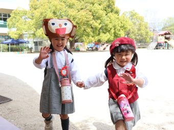 お帰り～おさるのお面が嬉しかったようですね