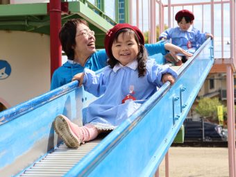 長い滑り台が楽しそう！