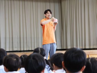 まずは歯磨き指導を受けます…