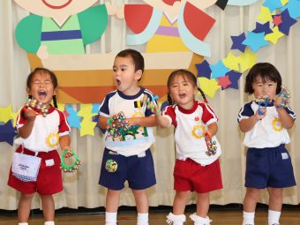 ２歳児さんクラスは歌と鈴です！
