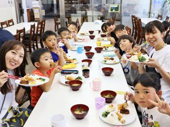 みんないっしょに晩御飯！