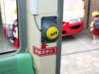 『園児の閉じ込め防止機構』搭載済み