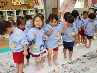 足でペタペタ～！