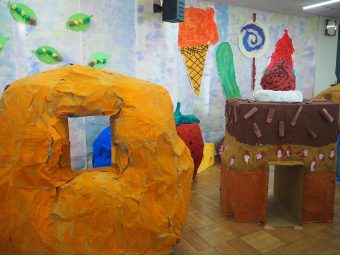 美味しそうなお菓子やくだものたち‼