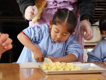 ちょっと緊張しながらトントン！