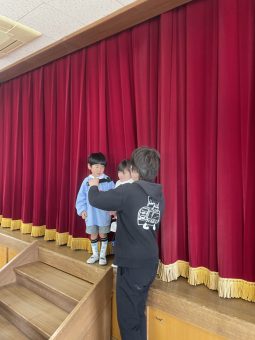 在園児から卒園児にメッセージ…