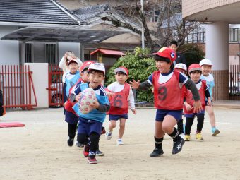 年中さんも躍動的なラグビー！！